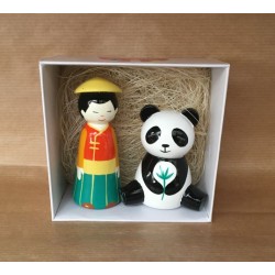 Garçon asiatique et panda...